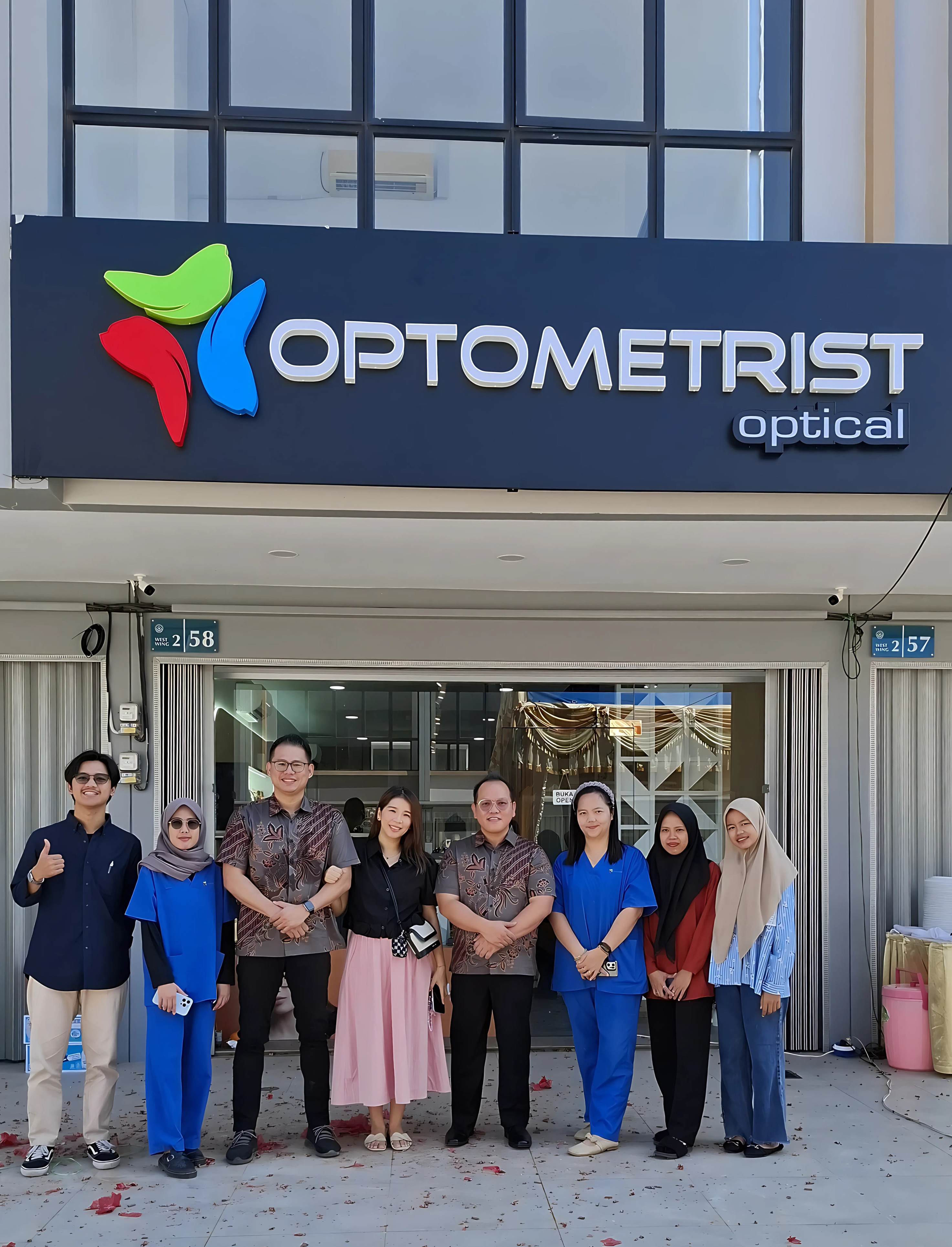 https://gardenavenueresidence.com/uploads/Opening_Optometrist.jpg